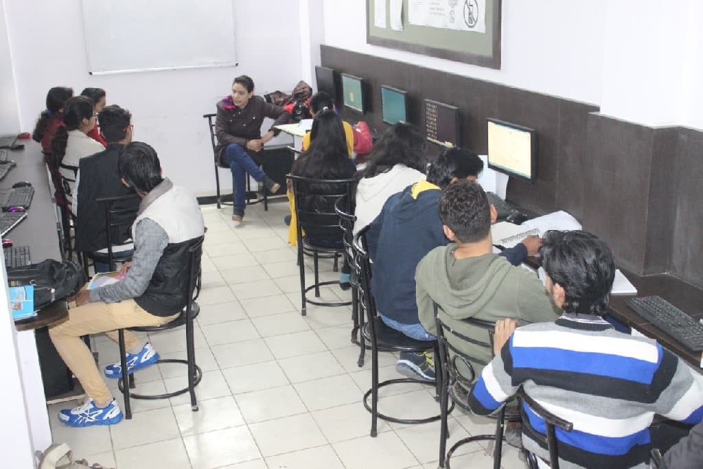 IAAN School of Mass Communication New Delhi Lab photo 1